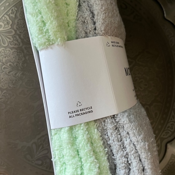 NWT Athleta Morro Fuzzy Socks 2 Pair - Picture 6 of 7